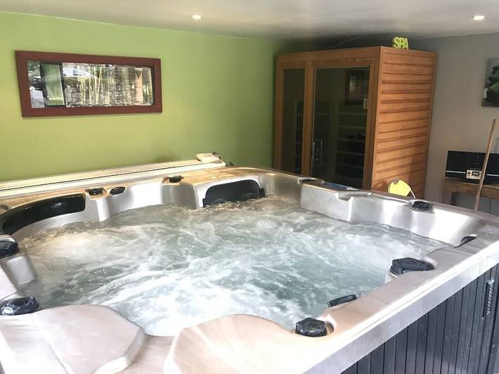 Gîte pour 2 personnes, avec Jacuzzi et Terrasse ainsi que Jardin et Sauna à Lannebert