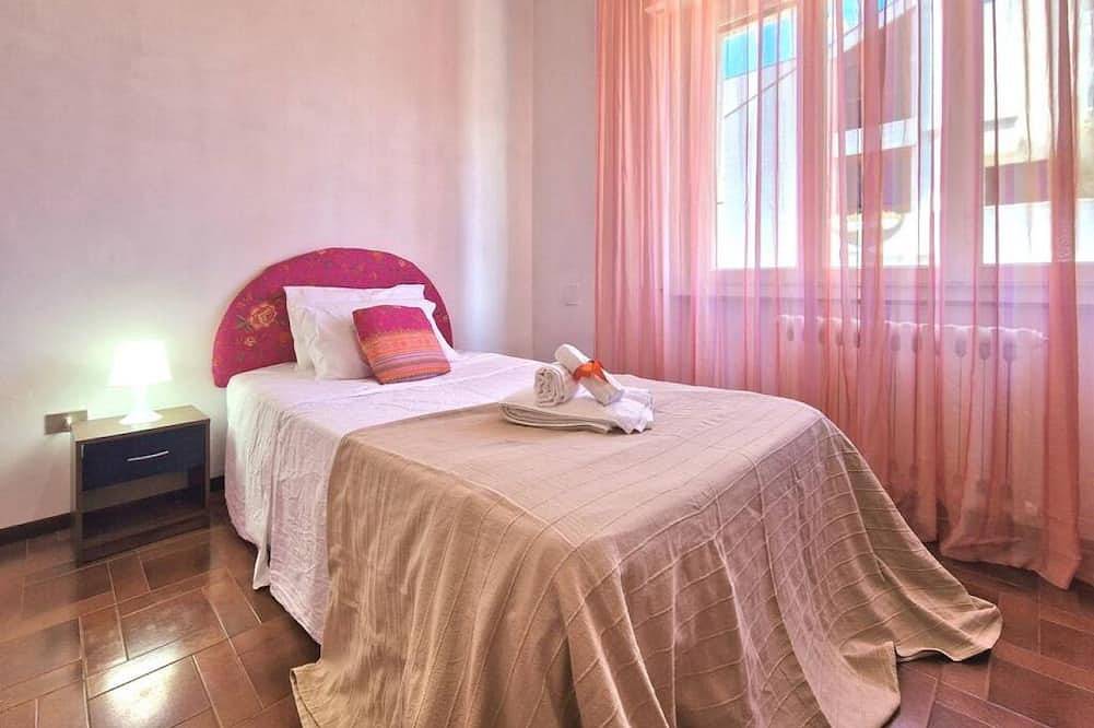 Apartamento entero, [A Few Steps from the Sea]Spacious House & Private Courtyard in Porto Sant'Elpidio, Provincia de Fermo