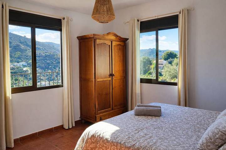 Villa Torcal 1, 8 Pers, Piscina Climatizada, WIFI, BBQ, A/C, petfriendly in Comares, Provincia de Málaga