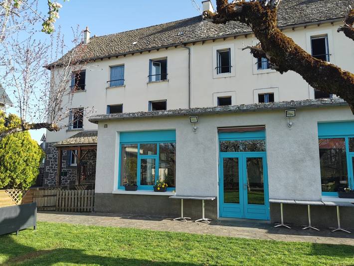 Gîte pour 38 personnes, avec Terrasse et Jardin dans Murols
