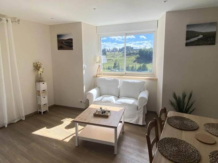 Gîte pour 2 personnes, avec piscine et jardin, adapté aux familles dans Thermes De La Chaldette