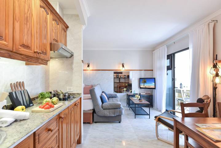 Ferieleilighet for 2 personer, med terrasse og badebasseng i Arguineguin