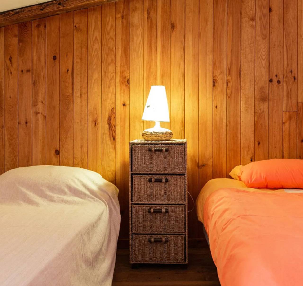 Room 'Cytise' with Private Terrace, Shared Garden and Wi-Fi in L'Épine (Provence-Alpes-Côte d'Azur), Gap region