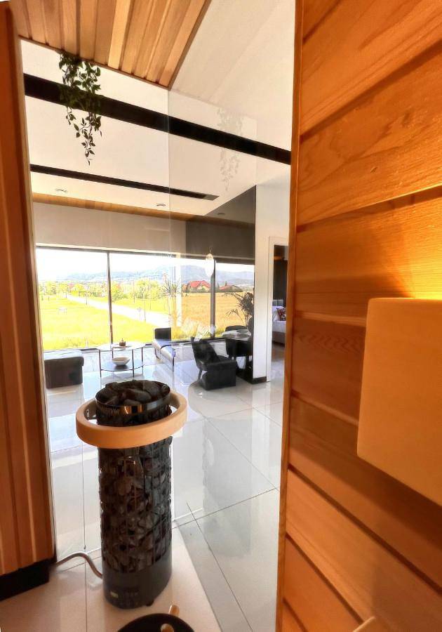 Apartament wakacyjny dla 6 osób, z Taras i Ogród oraz Basen i Sauna w Andrychów