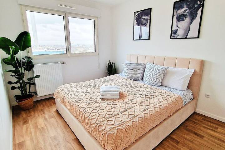 Ganze Wohnung, Charming Apartment With Panoramic Seine River & Eiffel Tower Views in Ivry-sur-Seine, Val-de-Marne