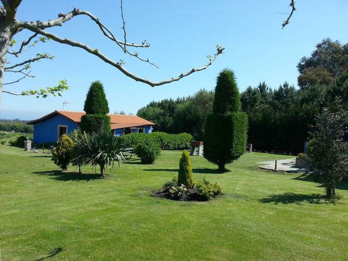 Casa rural para 3 personas, con piscina además de terraza y jardín en Costa Occidental Asturiana - 2