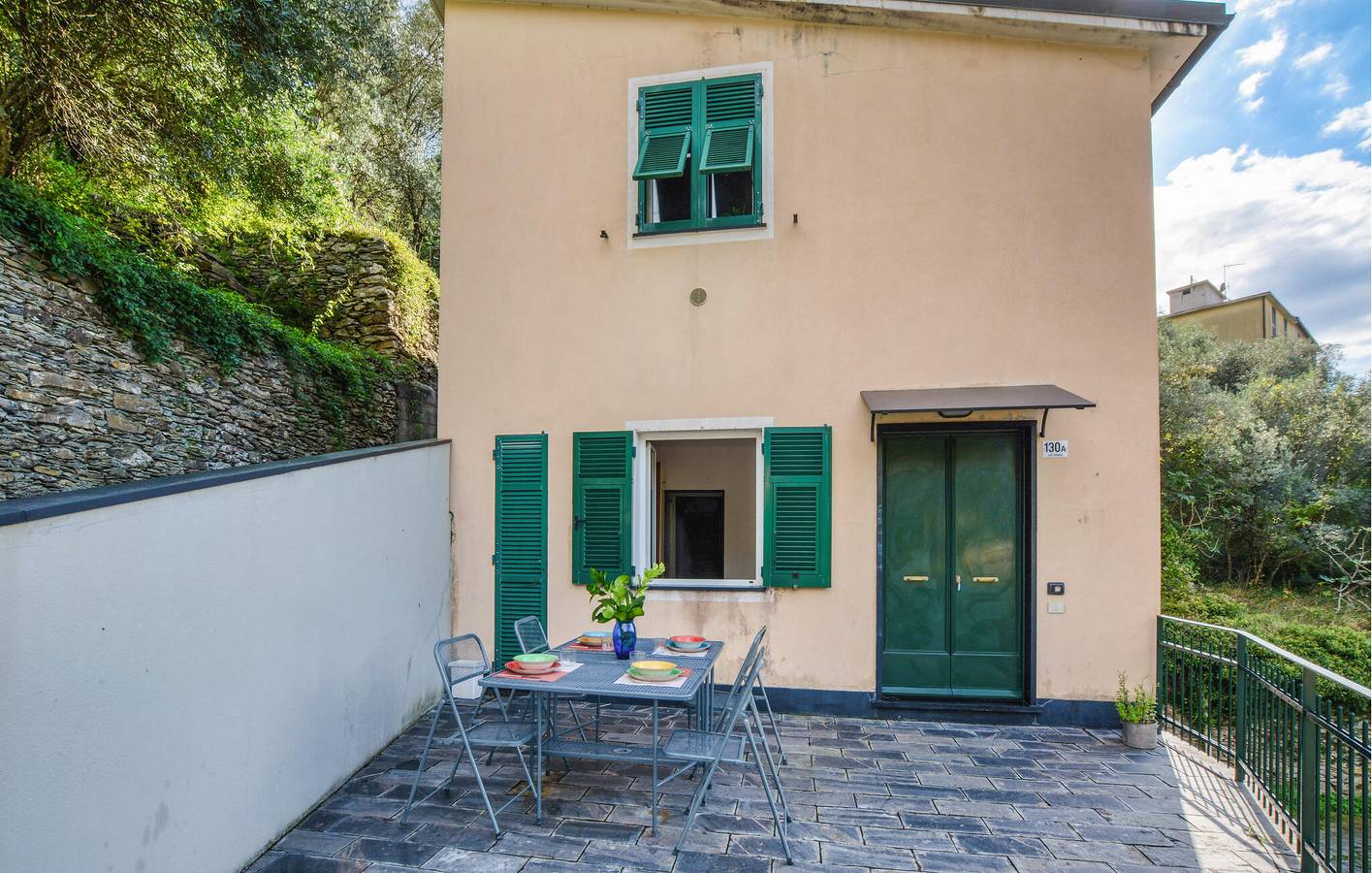 Appartamento intero, Accogliente rifugio sulla spiaggia con terrazza e parcheggio in Bogliasco, Riviera Ligure