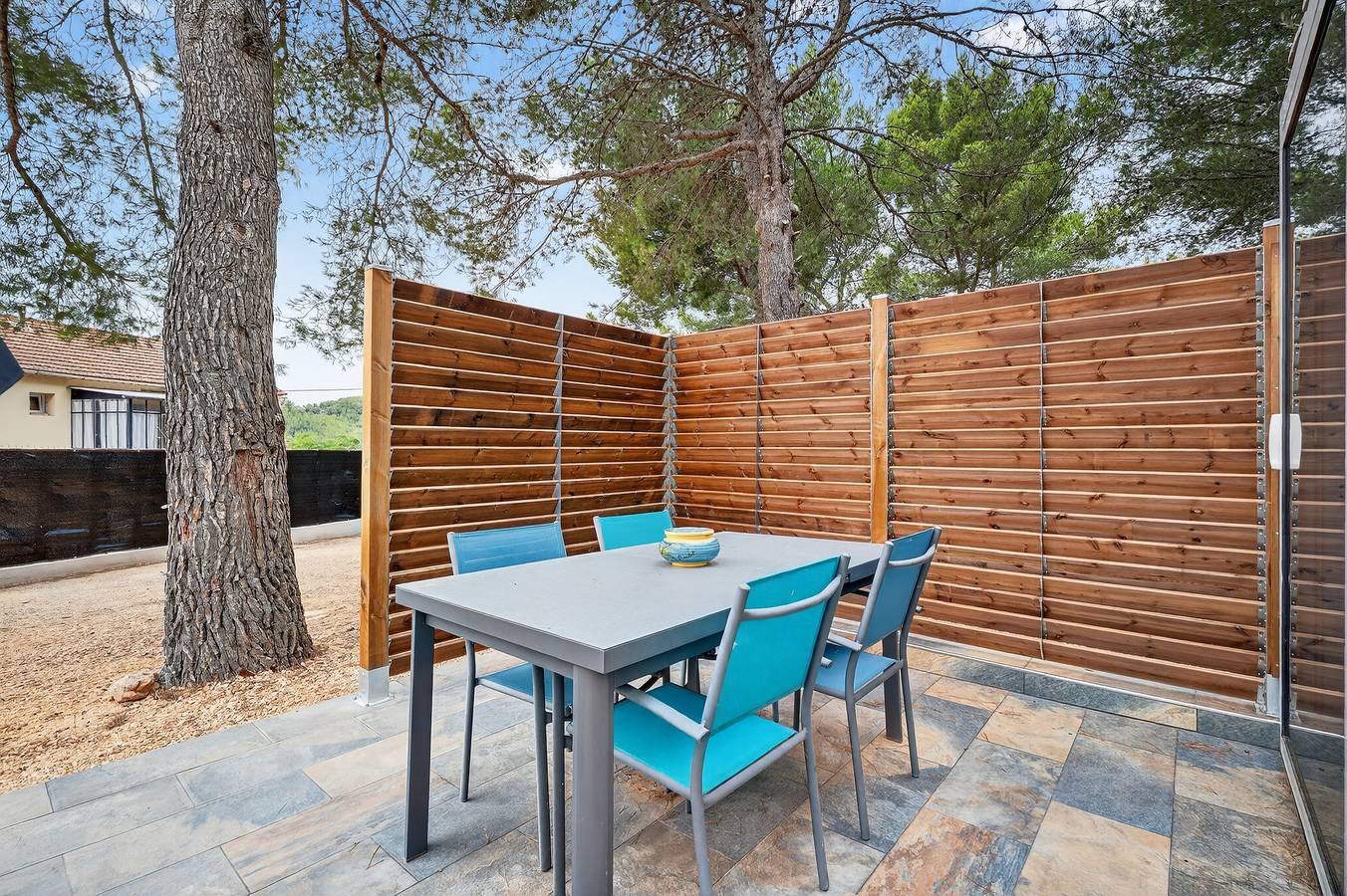 Studio entier, Studio « Cabanon Des Amandiers » avec terrasse privée, Wi-Fi et climatisation in Sanary-sur-Mer, Côte méditerranéenne (France)