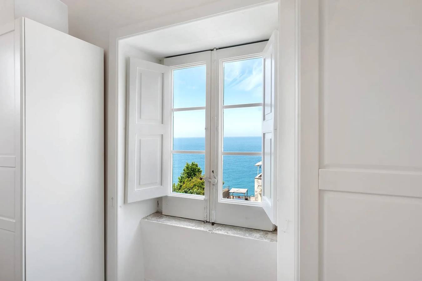 Ganze Wohnung, Apartment „Red Room“ mit Bergblick, Wlan und Klimaanlage in Meta, Sorrento Coast