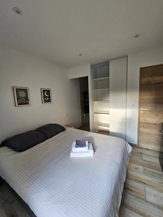Appartement de vacances entier, Deluxe Double Room in Saint-Laurent-de-la-Prée, Région de Rochefort