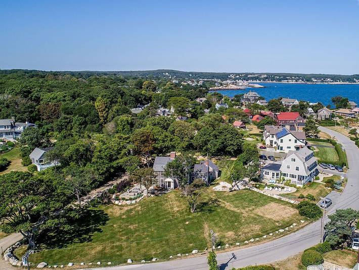 Vacation rental for 9 people, with terrace and yard in Rockport