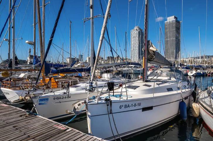 Vakantieboot 'Barco en Port Olympic' met dekken & Wi-Fi in Port Forum, Sant Adrià de Besòs