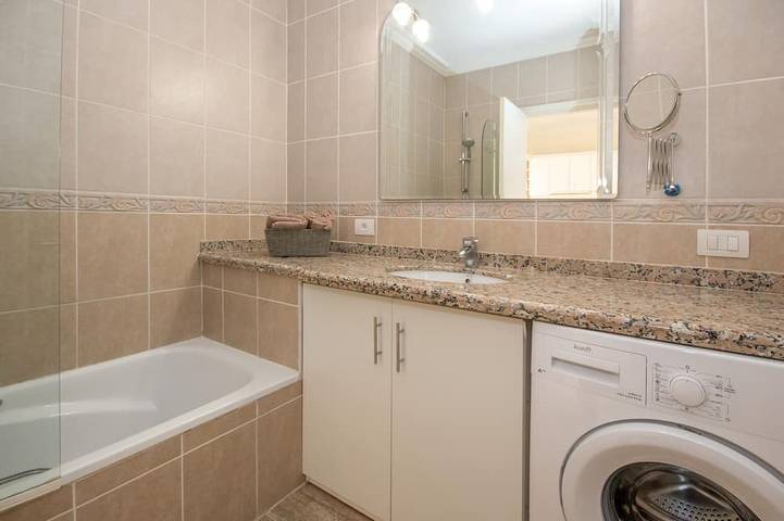 Apartamento entero, Apartamento con fantásticas vistas panorámicas al Teide y al mar, balcón orientado al oeste in Puerto de la Cruz, Tenerife Norte