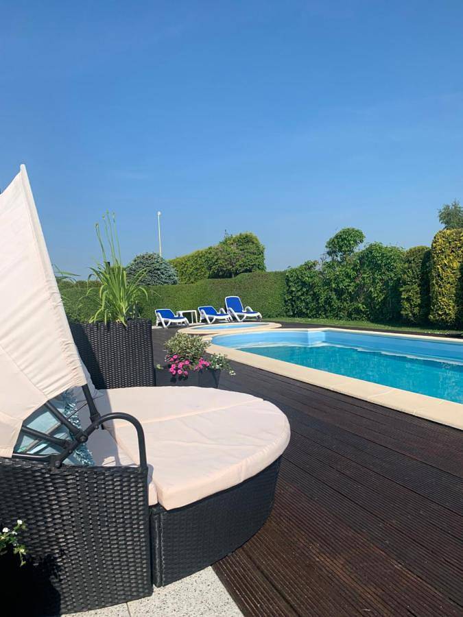 Ferienwohnung für 5 Personen, mit Ausblick und Garten sowie Pool, mit Haustier
