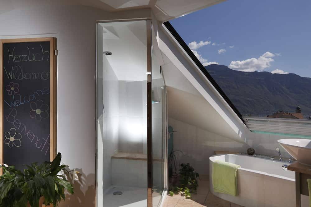 Ganze Wohnung, Über den Dächern von Lana - Blaue Wohnung mit Terrasse und Sauna - viadolcevita in Oberlana, Lana