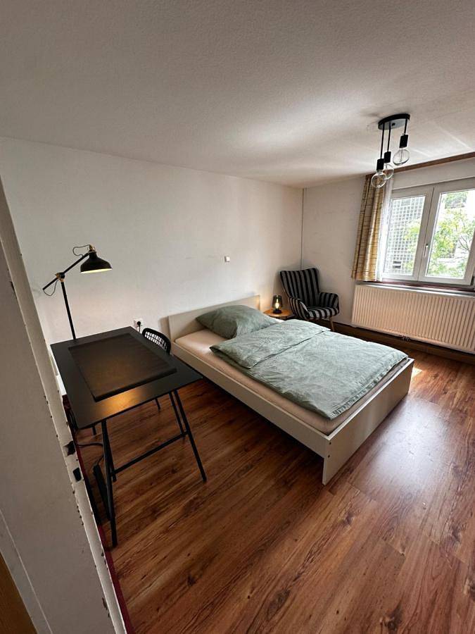 Appartement de vacances entier, Twin Room with Shared Bathroom in Heilbronn, Kraichgau