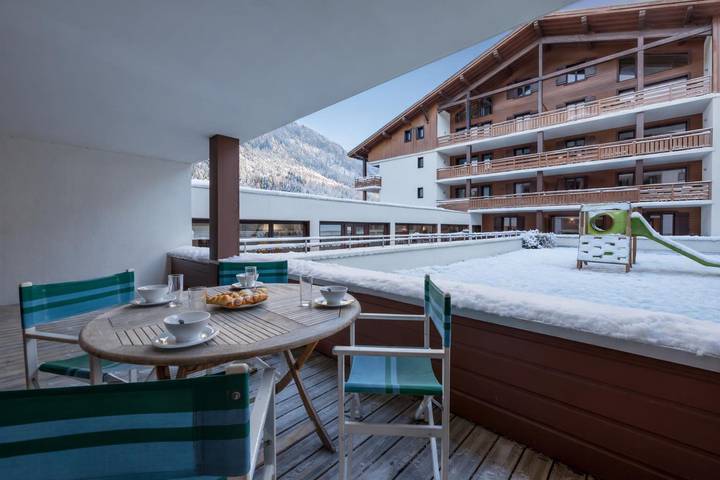 Entire apartment, L'Ours Bleu B01 Ski-In at Vallorcine| Shared Pool, Gym & Wellness in Vallorcine, Massif du Mont-Blanc