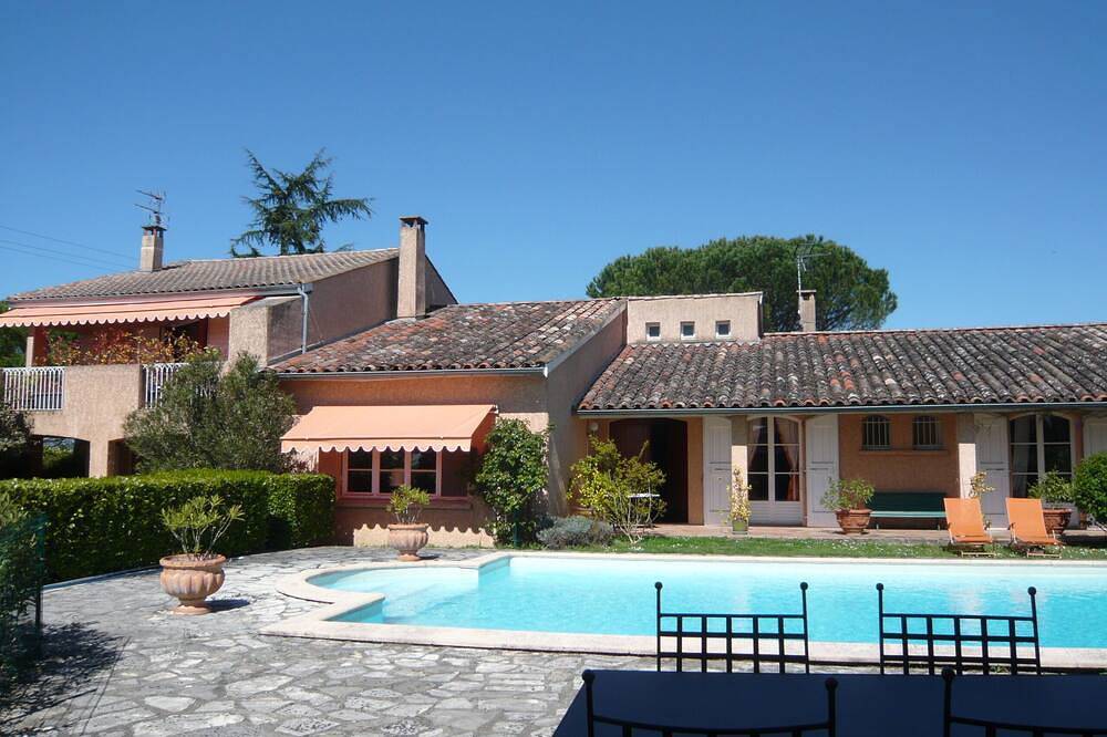 Villa De Charme d'artiste peintre -  piscine privée - Label Clévacances  4 Clés in Saint-Geniès-Bellevue, Toulouse et ses environs
