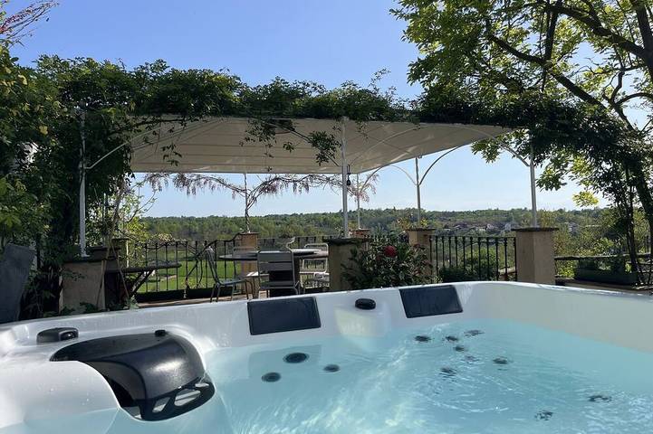 Ferienhaus für 9 Personen, mit Whirlpool und Garten