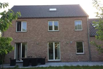 Location de vacances pour 6 personnes, avec terrasse et jardin à Nivelles