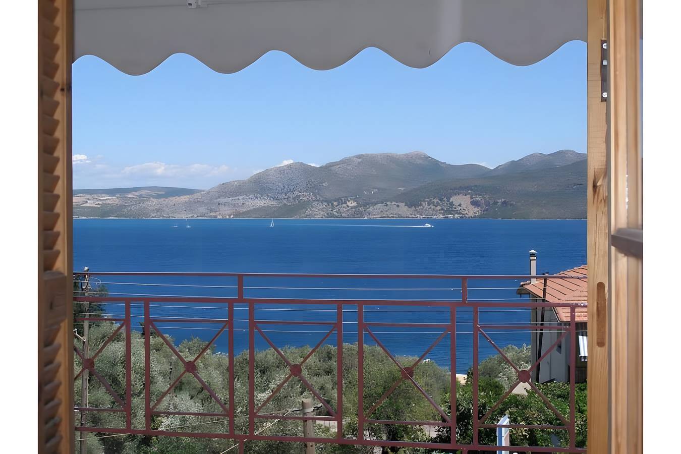 Entire studio, Studio Apartment '3 Adults No 4' with Sea View, Wi-Fi and Air Conditioning in Nikiana, Alexandros