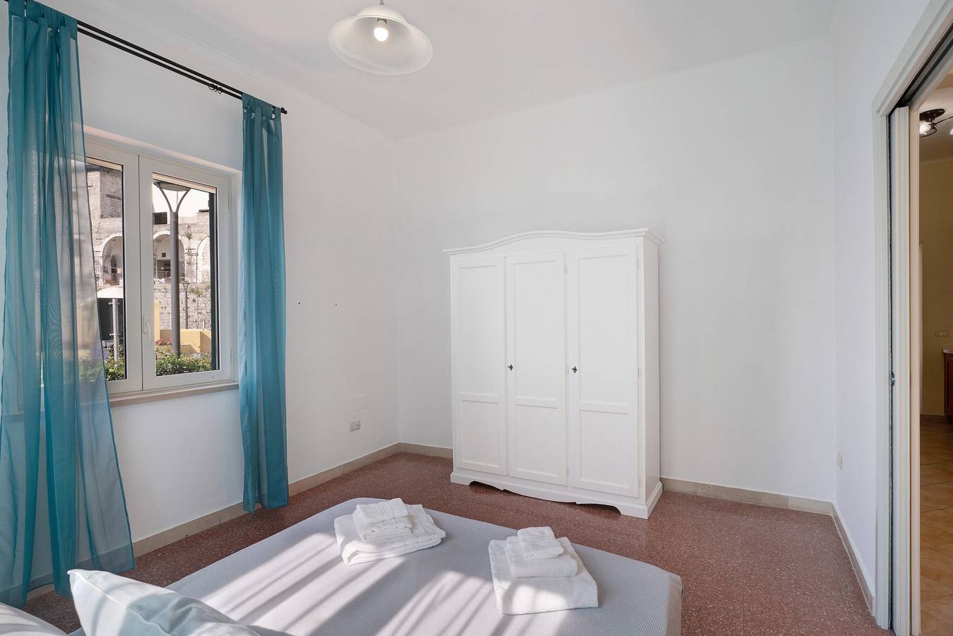 Ganze Wohnung, Ferienwohnung „Ebbrezza Di Mare“ mit Meerblick, privater Terrasse, Klimaanlage & Wlan in Meta, Neapel Provinz