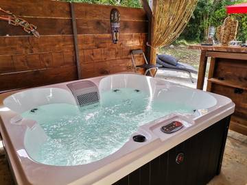 Gîte pour 2 personnes, avec jacuzzi et jardin à Nérac