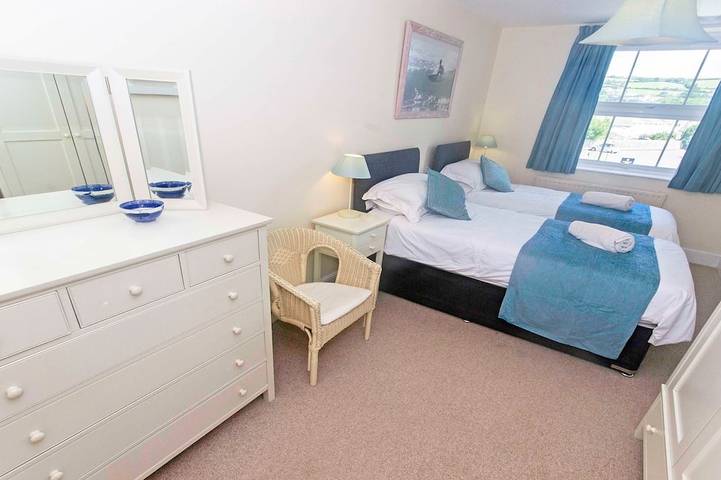 Cottage for 8 people, with garden and terrace as well as hot tub, with pets in Braunton