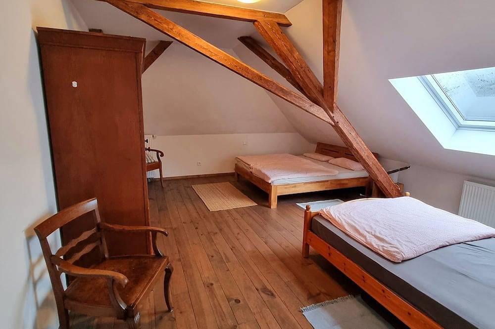 Ganze Wohnung, Ferienwohnung Jesus - Großzügiges Loft mit Blick auf Burg und Kirchturm in Kevelaer, Niederrhein