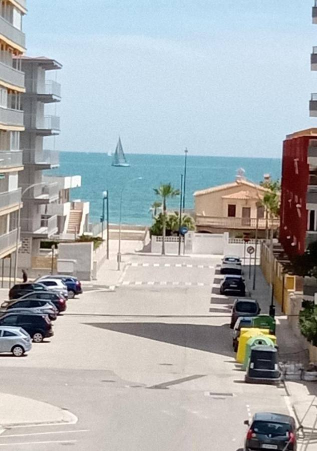 Apartamento para 4 personas, con piscina y terraza además de piscina para niños y vistas en Miramar