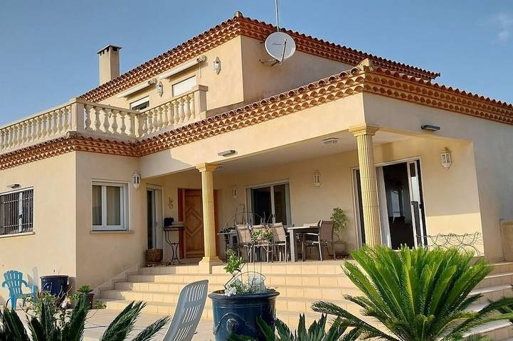 Casa de vacaciones para 10 personas, con balcón además de piscina y jardín - 1