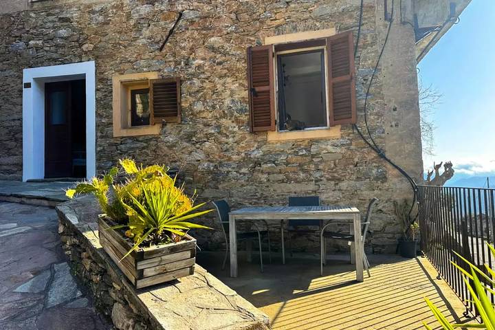 Gîte pour 4 personnes, avec terrasse à Santo-Pietro-di-Tenda