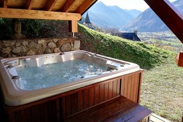 Maison de campagne pour 10 personnes, avec jardin et balcon ainsi que sauna et jacuzzi, animaux acceptés à Camparan