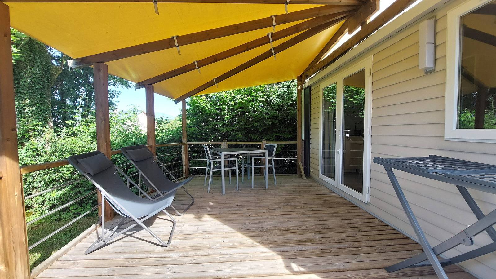 Mobil-home « Cahita 1 » avec vue sur la montagne, Wi-Fi et climatisation in Saint-Laurent-en-Beaumont, Parc national des Écrins