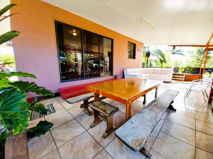 Location de vacances pour 4 personnes, avec piscine ainsi que terrasse et jardin dans Taravao - 2