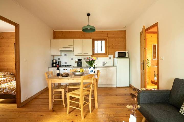 Gîte pour 2 personnes, avec terrasse ainsi que vue et piscine à Cénac-et-Saint-Julien - 4