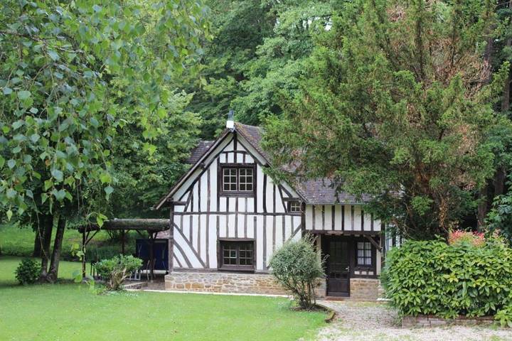 Location de vacances pour 5 personnes, avec piscine et terrasse ainsi que vue et jardin, animaux acceptés à Vimoutiers