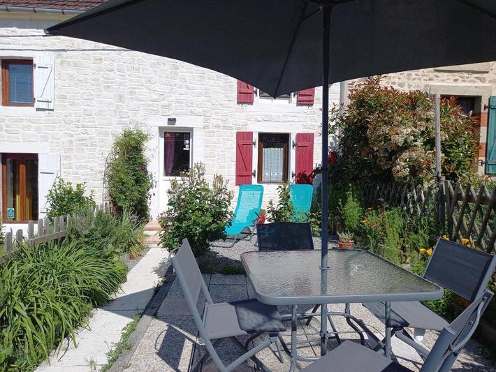 Chambre d’hôte pour 4 personnes, avec Terrasse ainsi que Jardin et Vue à Saint-Fargeol