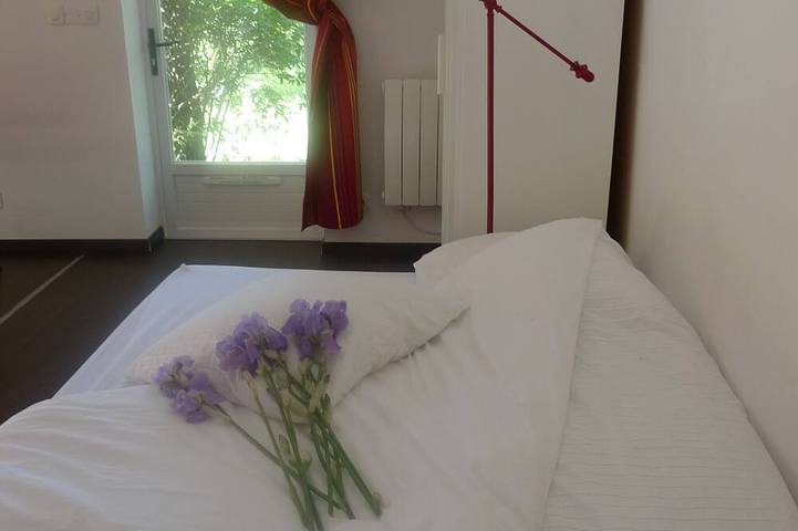 Location de vacances pour 2 personnes, avec jardin et terrasse ainsi que piscine et jacuzzi à Meyreuil - 2