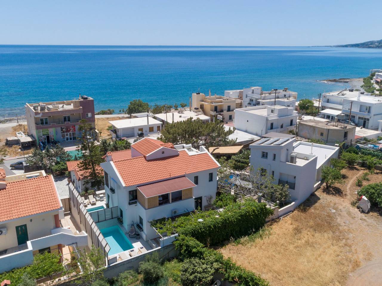 Luxuriöser Villenkomplex mit 14-16 Schlafzimmern in Strandnähe in Koutsouras, Lasithi