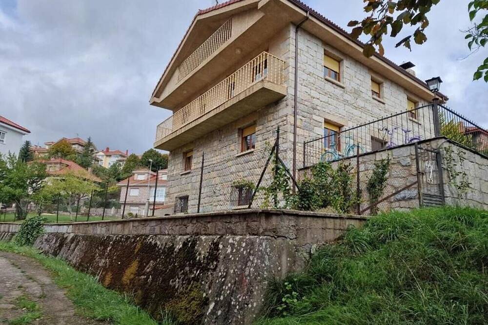 Casa rural 'Los Kukos' con vistas al lago, terraza compartida y Wi-Fi in Riaño, Cordillera Cantábrica