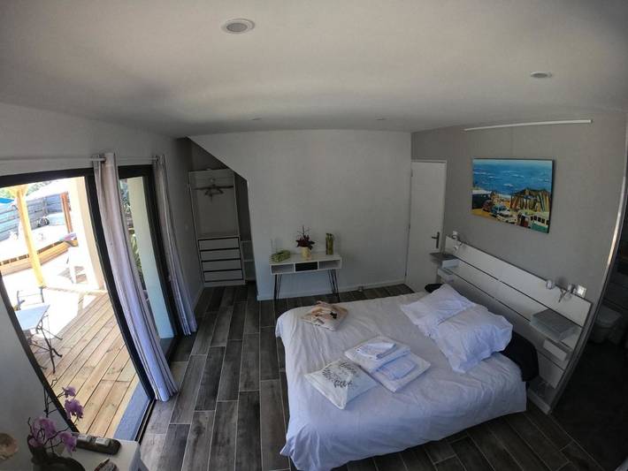 Chambre d’hôte pour 2 personnes, avec jardin ainsi que vue et terrasse