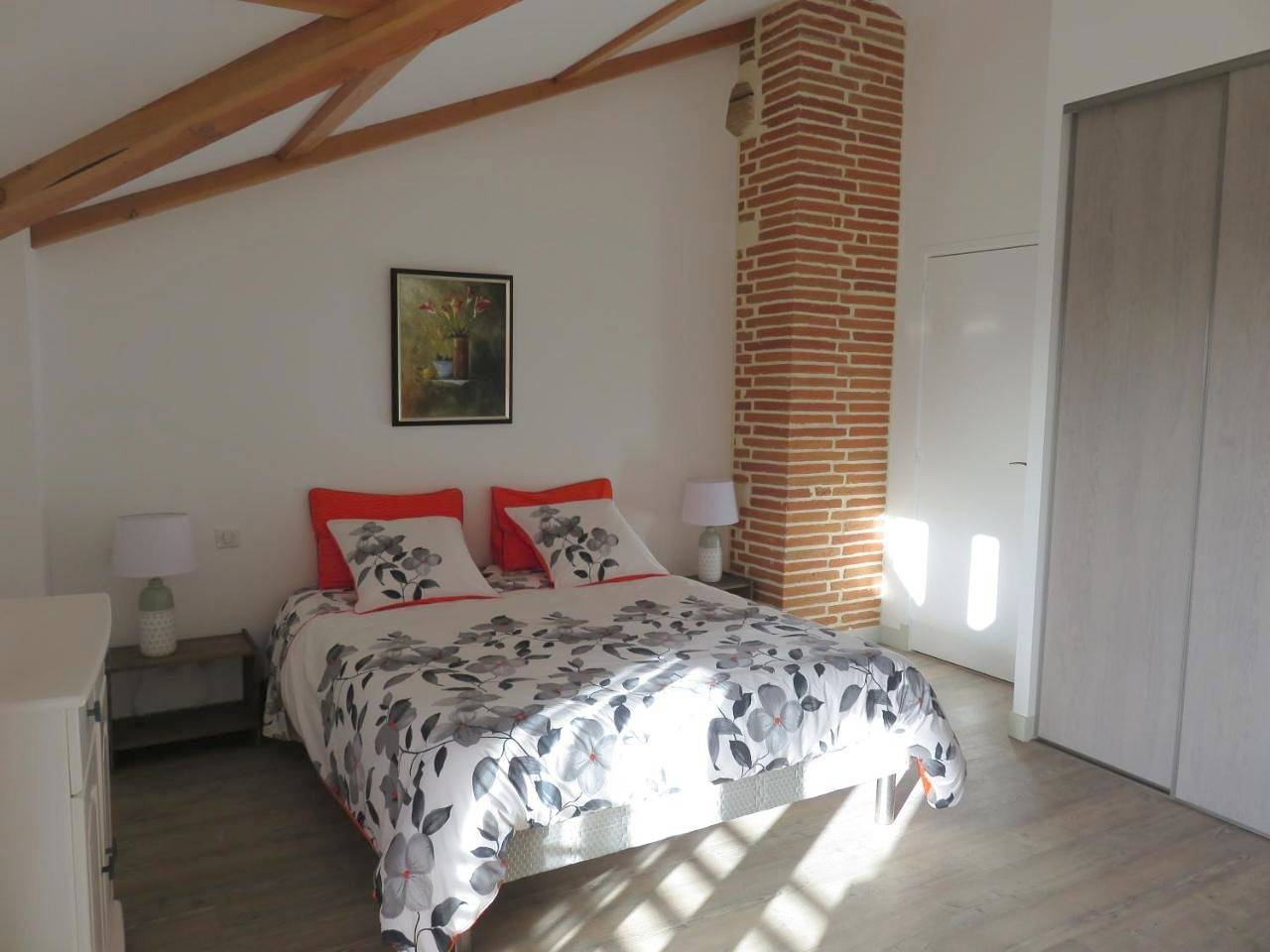 Double Room with Private Bathroom in Moissac, Quercy