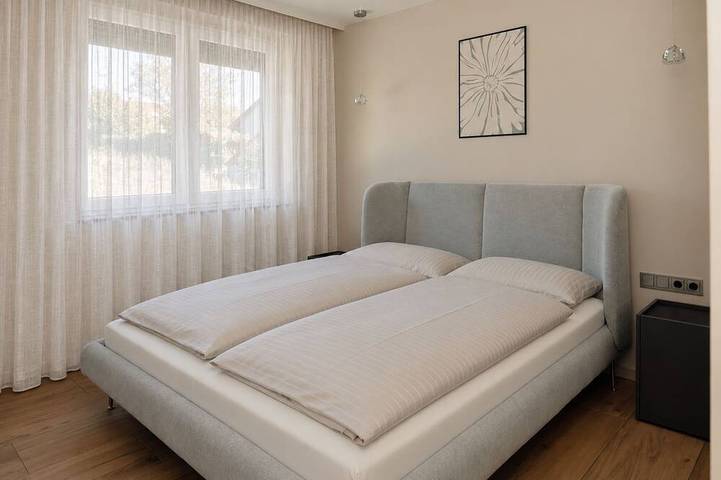 Ganze Wohnung, Fischers Apartment 3 - Neubau, Erstbezug 2-Schlafzimmer, Parkplatz, 1 km zum See in Starnberg, Starnberger See