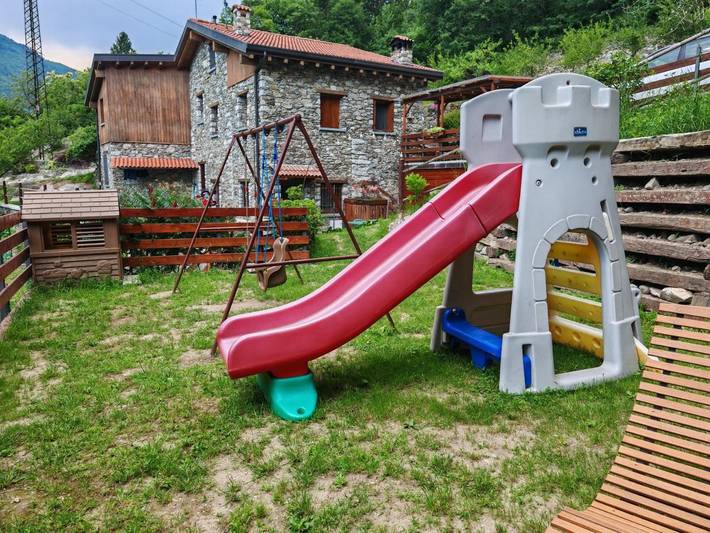 Location de vacances pour 5 personnes, avec Terrasse ainsi que Jardin et Vue à Capo di Ponte - 4