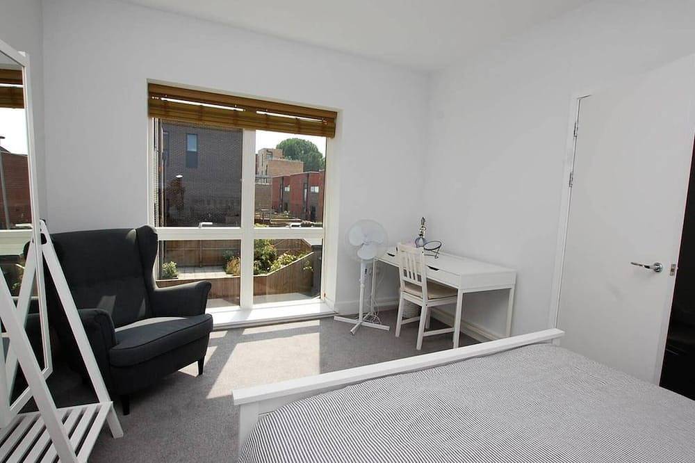 Ensuite Double Bed Room Sunny Spacious with Shared Kitchen in Nottingham, East Midlands