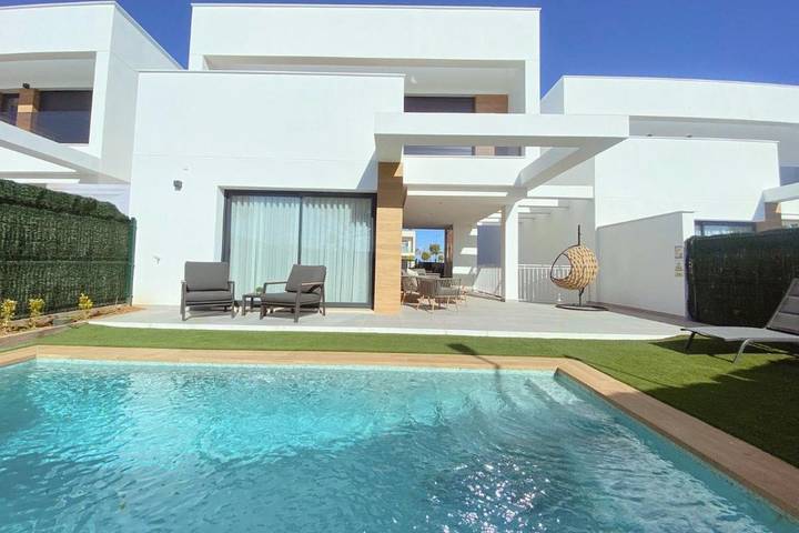 Chalet para 10 personas, con vistas además de piscina y jardín - 1