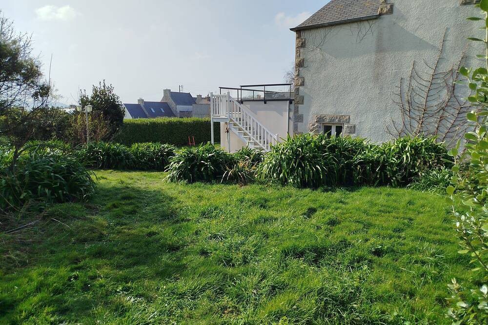 House in the heart of Ile Grande in Île-Grande, Rosa Granitküste