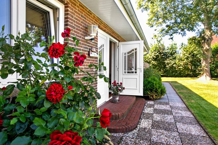 Ganze Wohnung, Ferienwohnung - Rote Koje Oben" mit privater Terrasse, Gemeinschaftsgarten und Wlan in Dagebüll, Nordfriesland