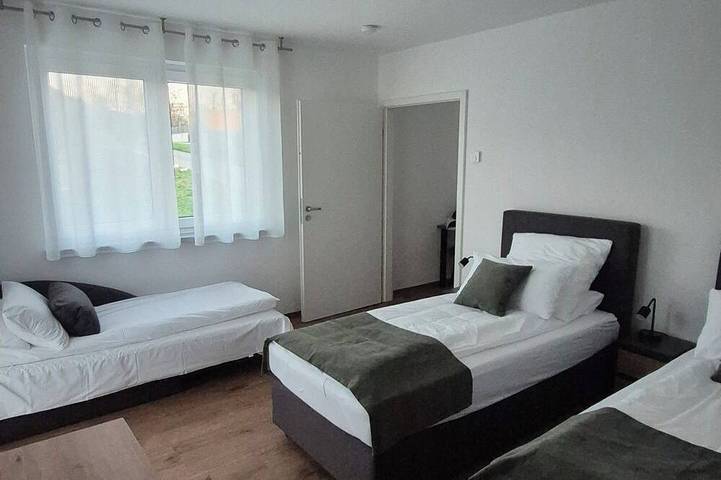 Ganze Wohnung, Apartments Seibel  ‌Doppel-/Zweibettzimmer mit Küche und Wintergarten in Sondelfingen, Reutlingen
